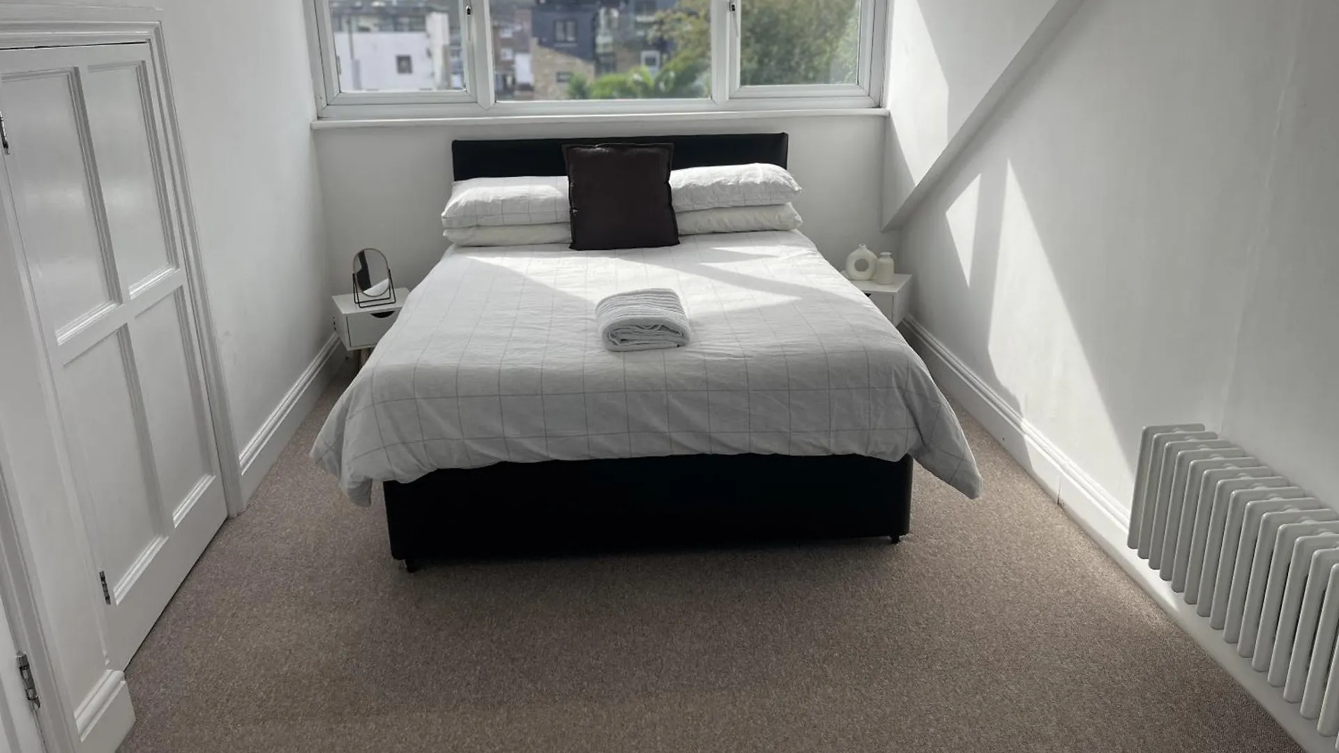 Holiday home City Reach Retreat Spacious 4Bed House Startford Maryland Great Transport Links London